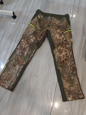 Under Armour Men's Olive Green and Black Performance Pants New Missing The Tag